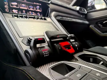 LAMBORGHINI URUS PERFORMANTE V8 CARBON B&O 3D PANO MATT MY25