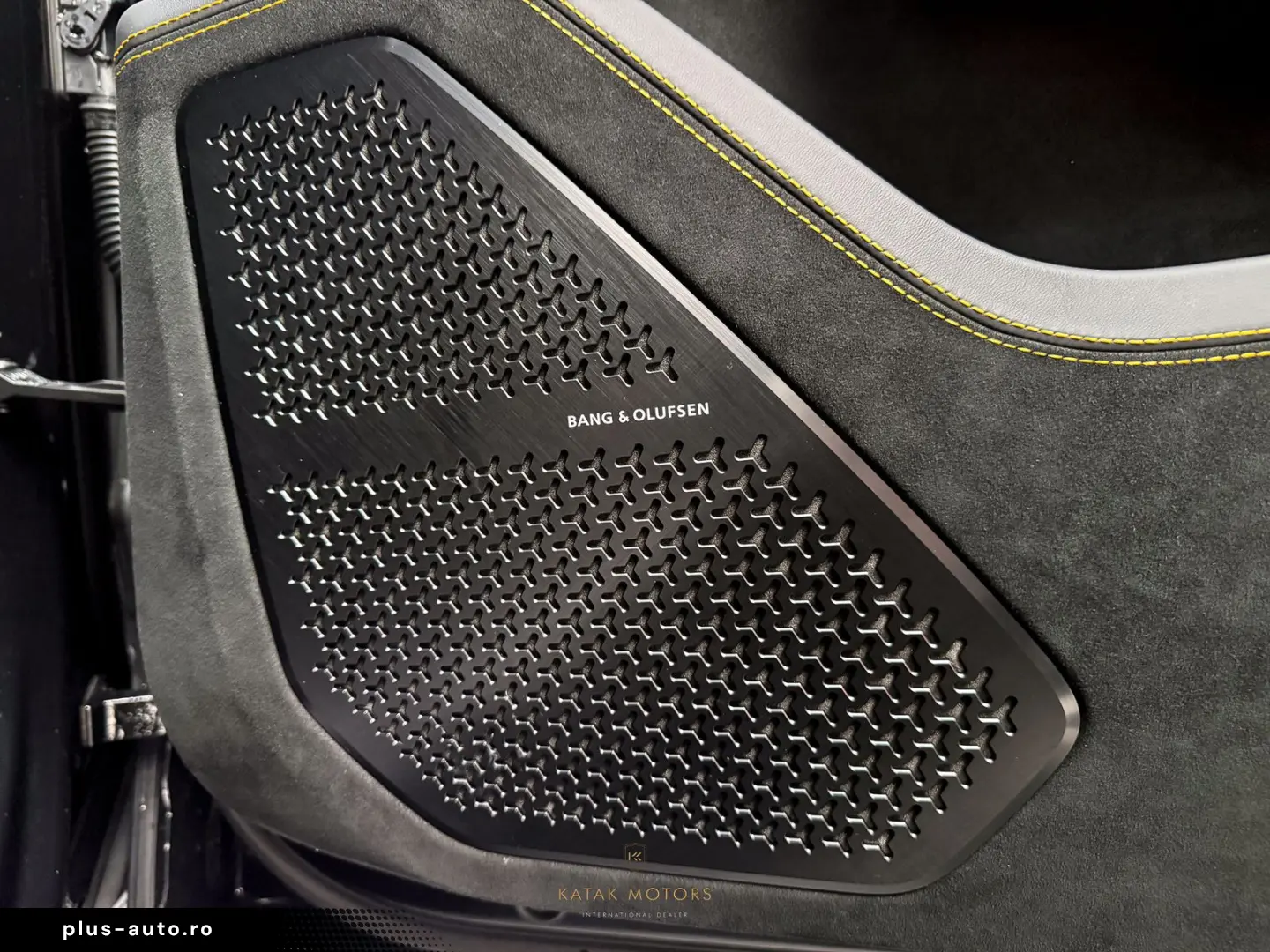 LAMBORGHINI URUS PERFORMANTE V8 CARBON B&O 3D PANO MATT MY25