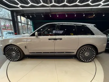 ROLLS ROYCE CULLINAN BLACK BADGE MC MANDARIN