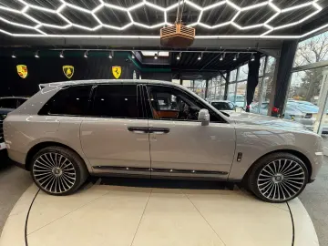 ROLLS ROYCE CULLINAN BLACK BADGE MC MANDARIN