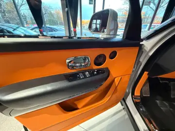 ROLLS ROYCE CULLINAN BLACK BADGE MC MANDARIN