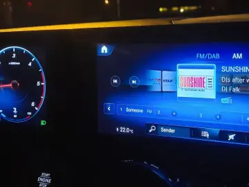 MERCEDES-BENZ GLB 200  7 locuri Distronic Camera