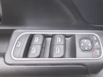 MERCEDES-BENZ GLB 200  7 locuri Distronic Camera