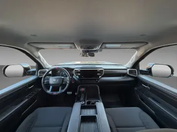 TOYOTA Tundra Crew Max SR 4x4