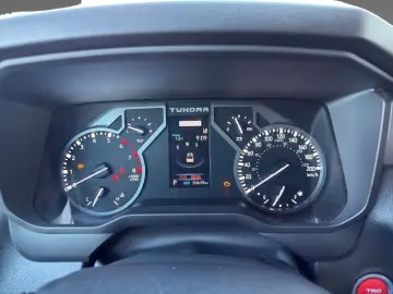 TOYOTA Tundra Crew Max SR 4x4