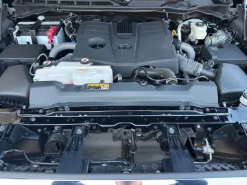 TOYOTA Tundra Crew Max SR 4x4