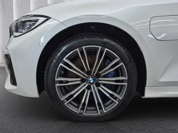 BMW 330e xDrive M Sport