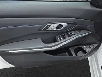 BMW 330e xDrive M Sport