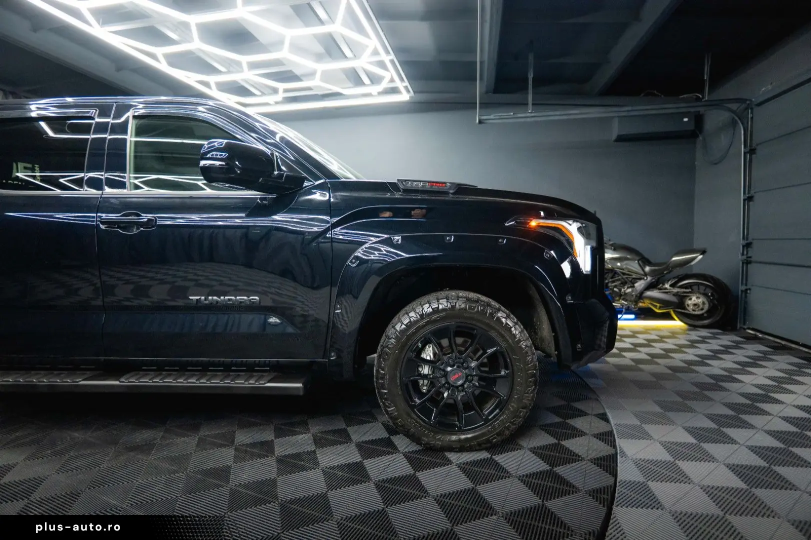 TOYOTA Tundra 3.4L V6 4x4 TRD PRO Style  LED ACC