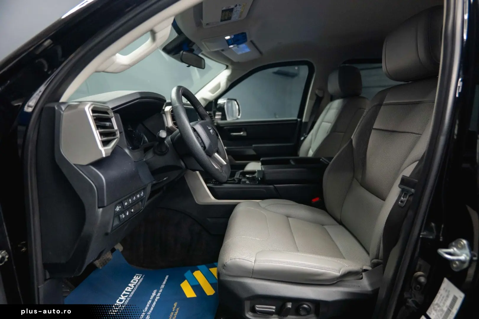 TOYOTA Tundra 3.4L V6 4x4 TRD PRO Style  LED ACC