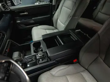 TOYOTA Tundra 3.4L V6 4x4 TRD PRO Style  LED ACC