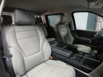 TOYOTA Tundra 3.4L V6 4x4 TRD PRO Style  LED ACC