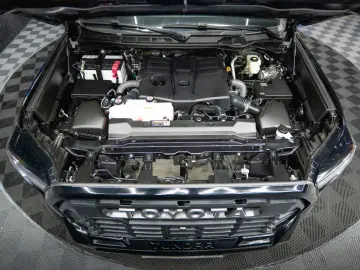 TOYOTA Tundra 3.4L V6 4x4 TRD PRO Style  LED ACC