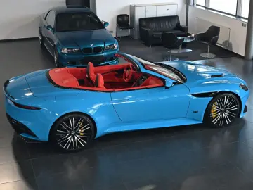 ASTON MARTIN DBS Volante   Elwood Blue-Vivid Red   Titan-AGA