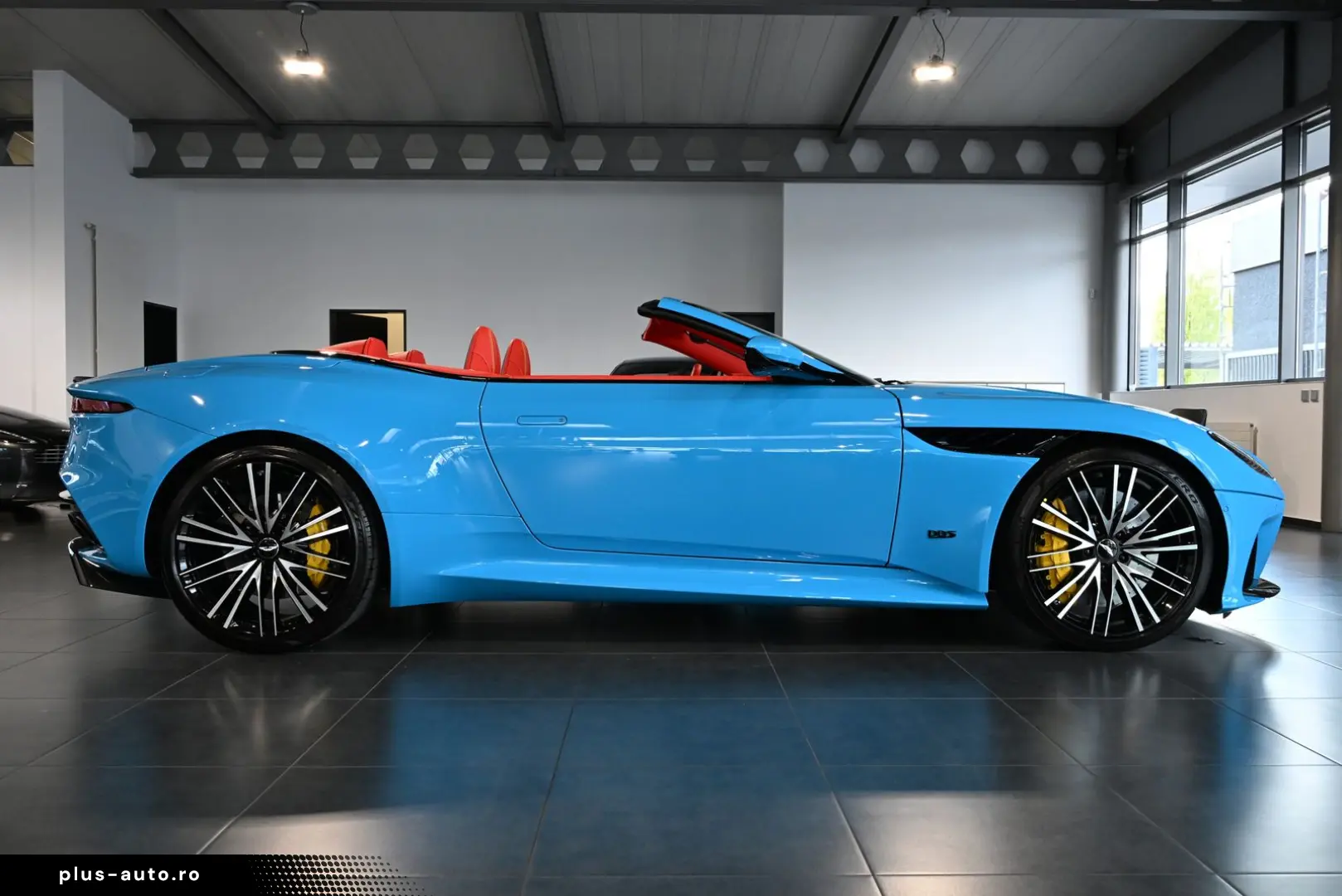 ASTON MARTIN DBS Volante   Elwood Blue-Vivid Red   Titan-AGA