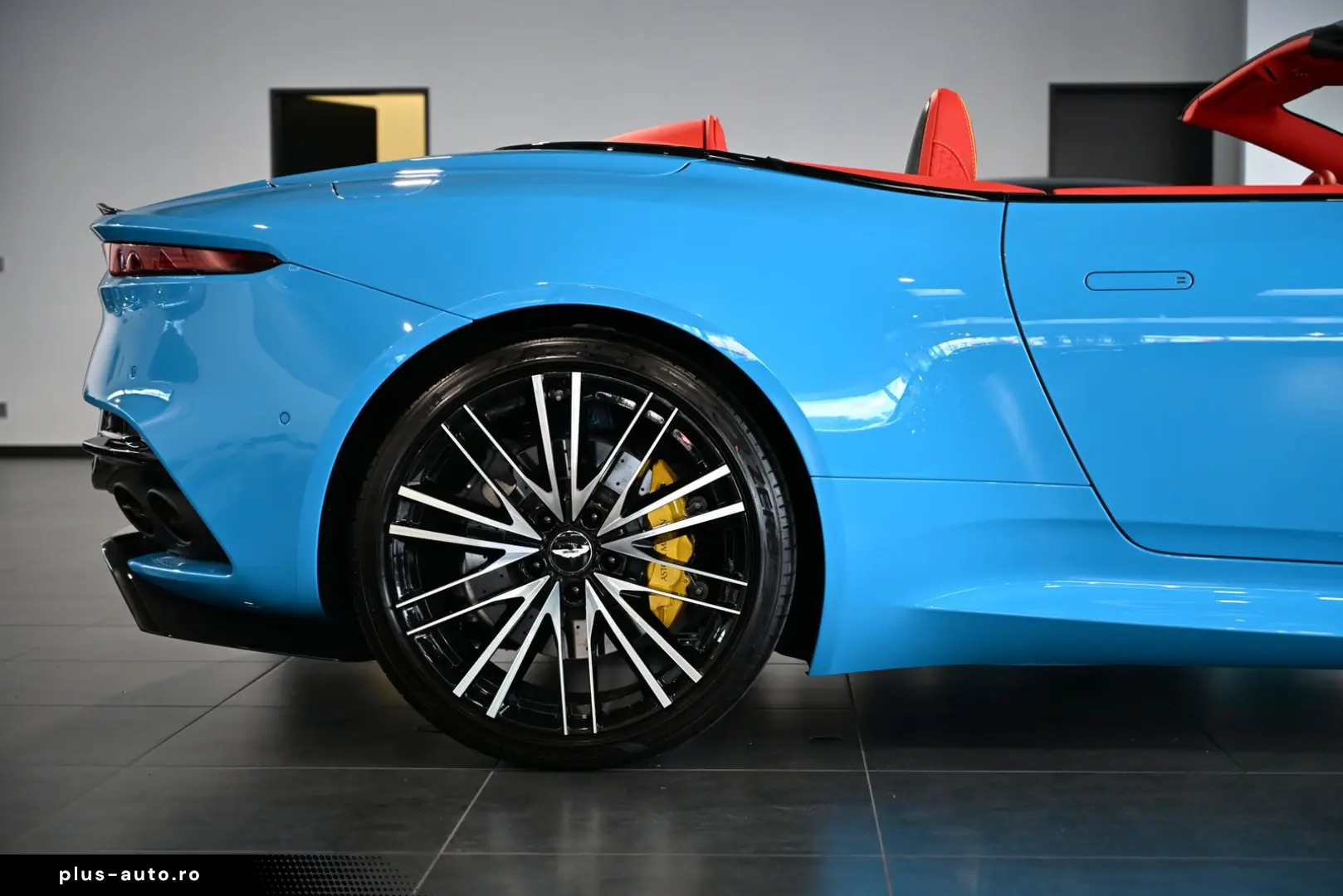 ASTON MARTIN DBS Volante   Elwood Blue-Vivid Red   Titan-AGA