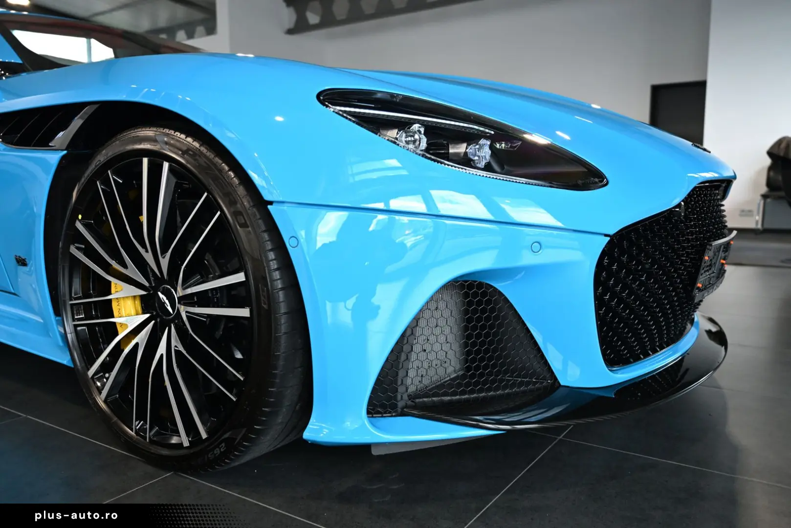 ASTON MARTIN DBS Volante   Elwood Blue-Vivid Red   Titan-AGA