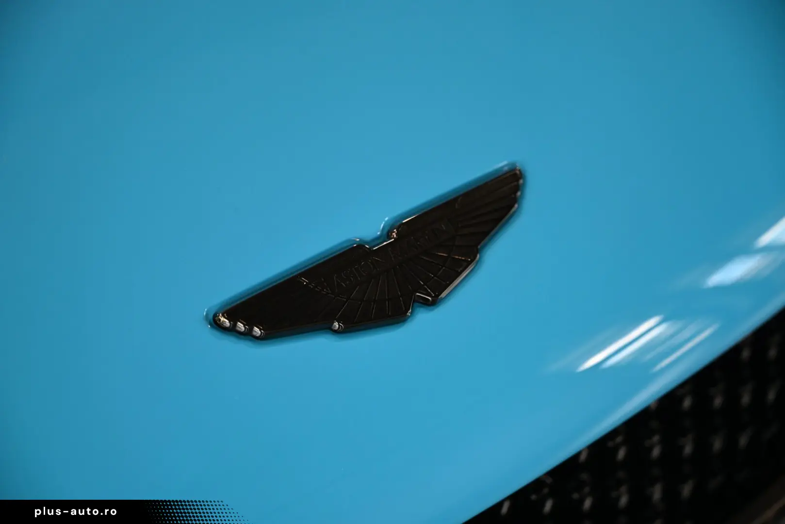 ASTON MARTIN DBS Volante   Elwood Blue-Vivid Red   Titan-AGA