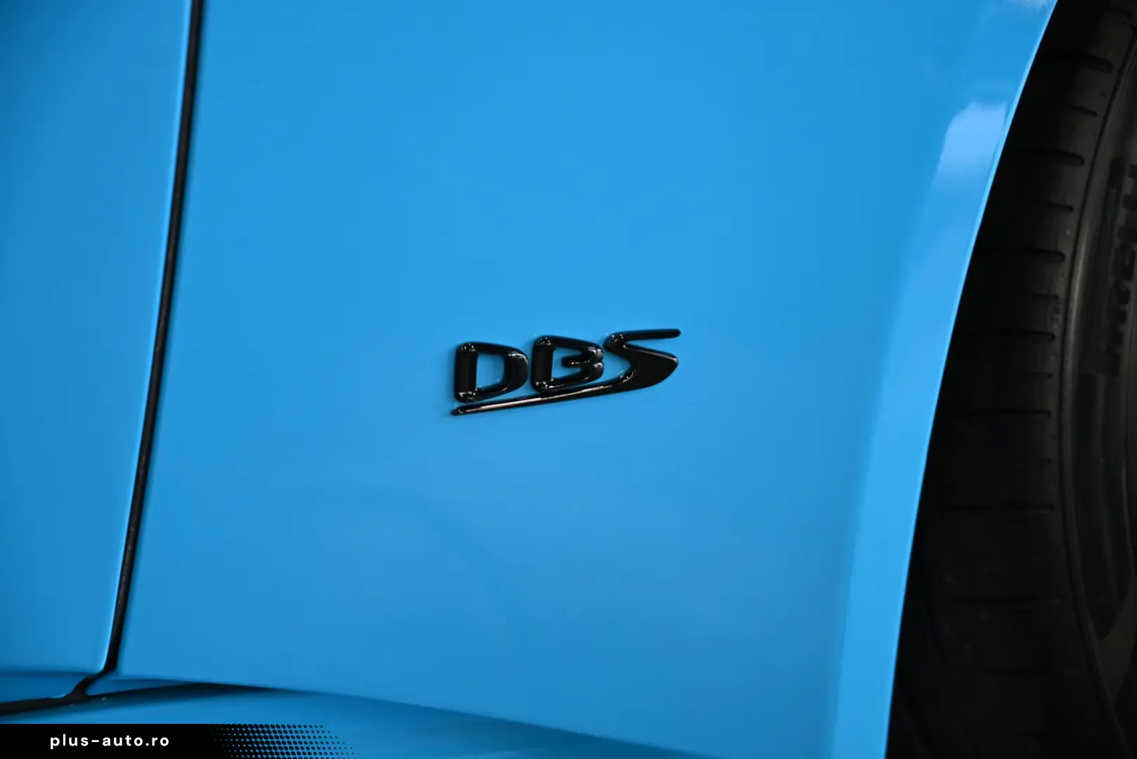 ASTON MARTIN DBS Volante   Elwood Blue-Vivid Red   Titan-AGA