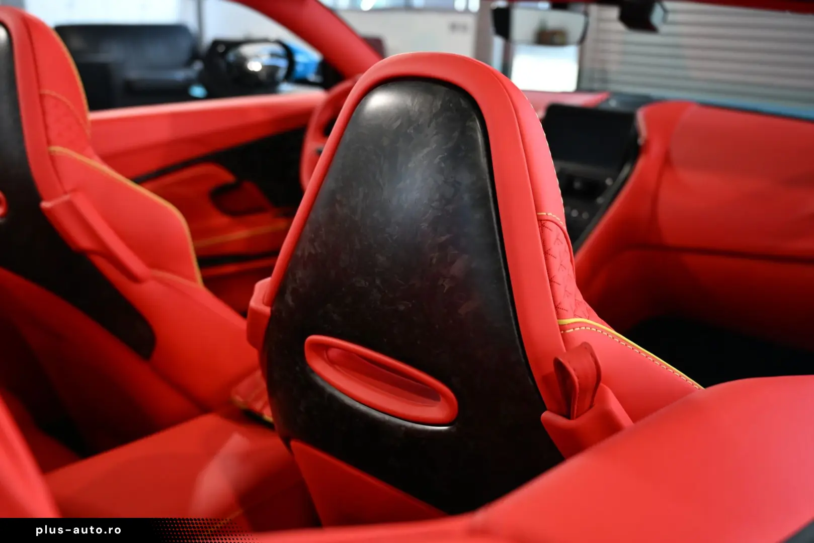 ASTON MARTIN DBS Volante   Elwood Blue-Vivid Red   Titan-AGA