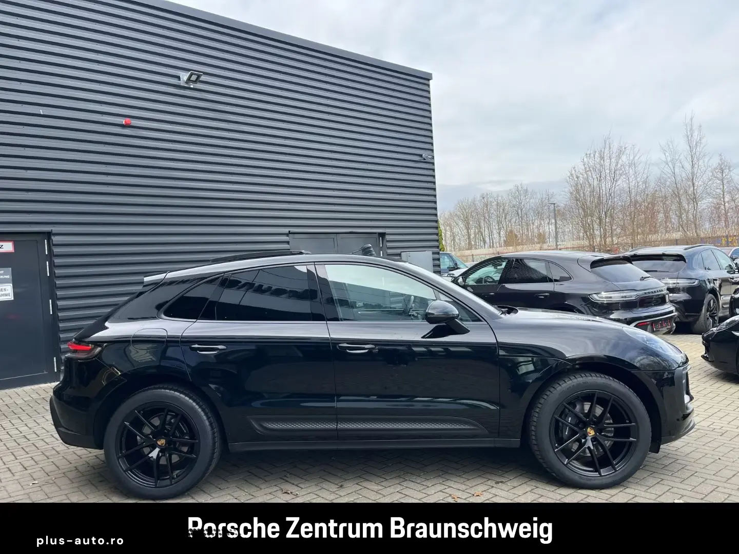 Porsche Macan air suspension  20-inch rearview camera  LED