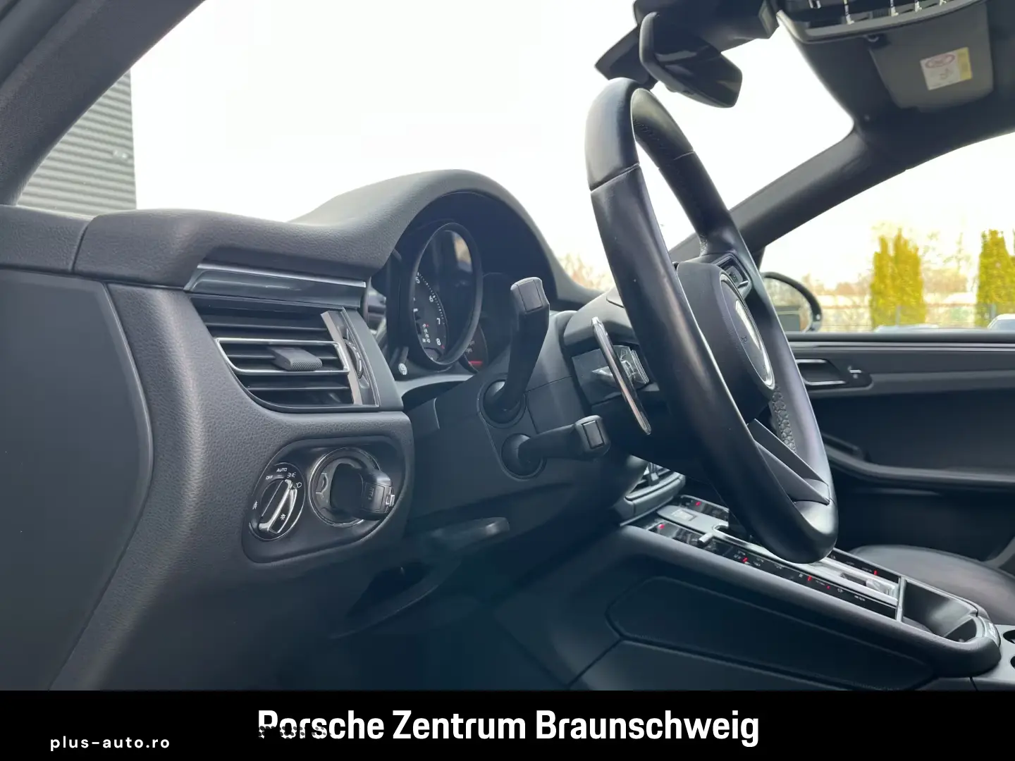 Porsche Macan air suspension  20-inch rearview camera  LED