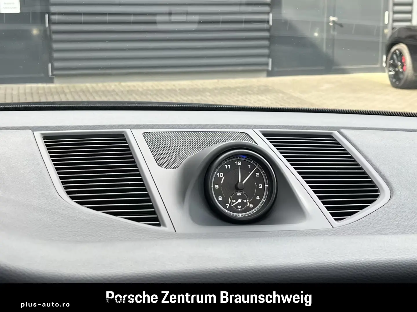 Porsche Macan air suspension  20-inch rearview camera  LED