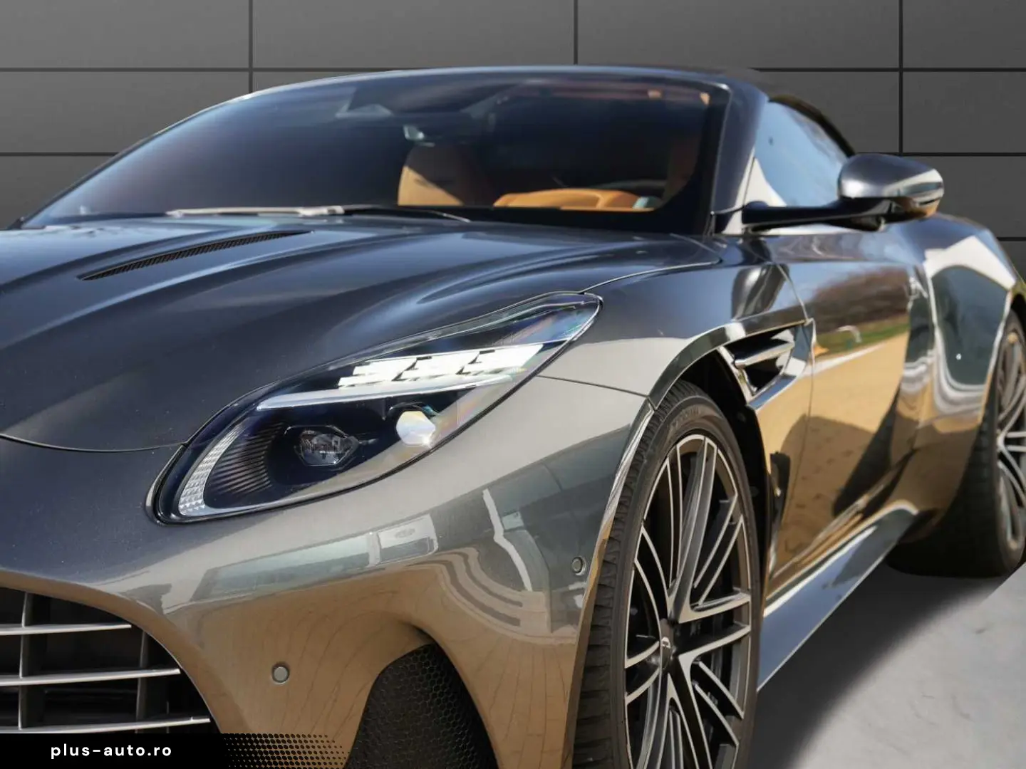 ASTON MARTIN DB12 Volante