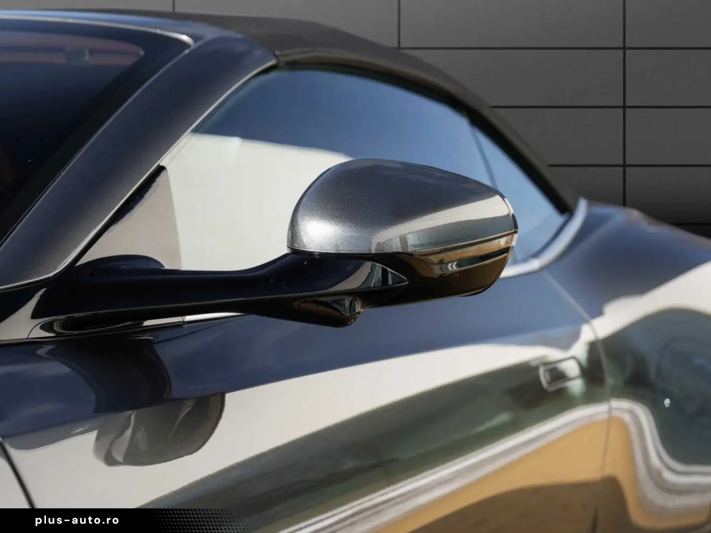 ASTON MARTIN DB12 Volante