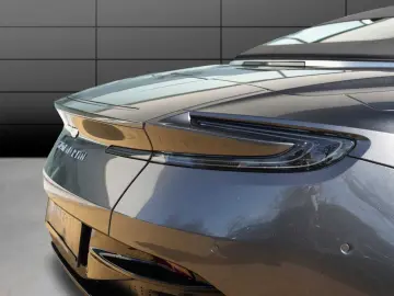 ASTON MARTIN DB12 Volante