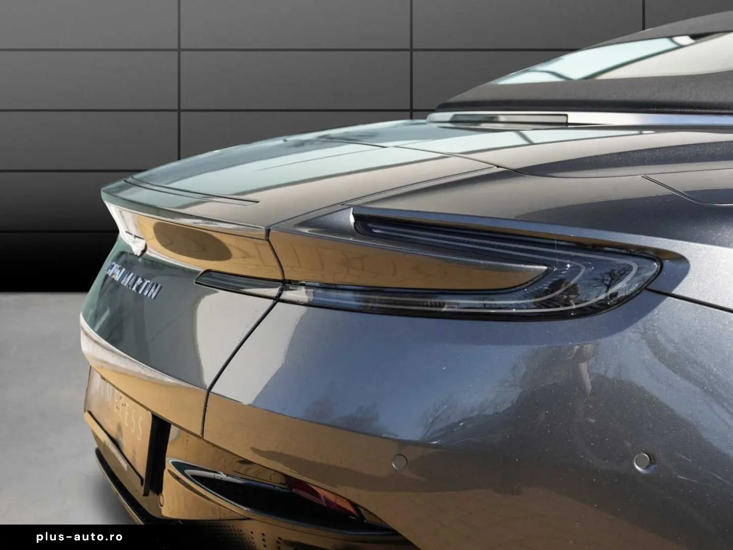 ASTON MARTIN DB12 Volante