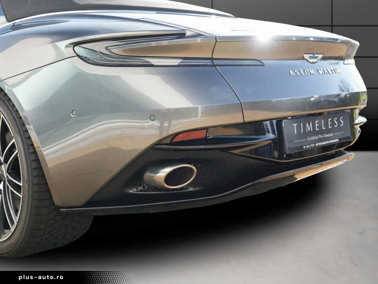 ASTON MARTIN DB12 Volante