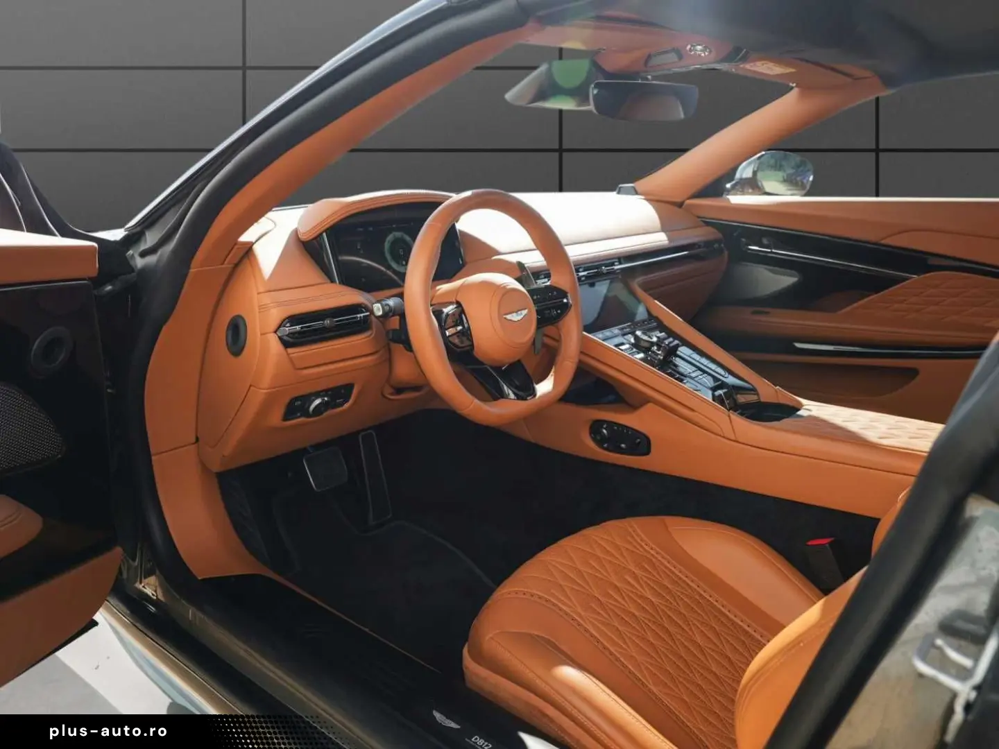 ASTON MARTIN DB12 Volante