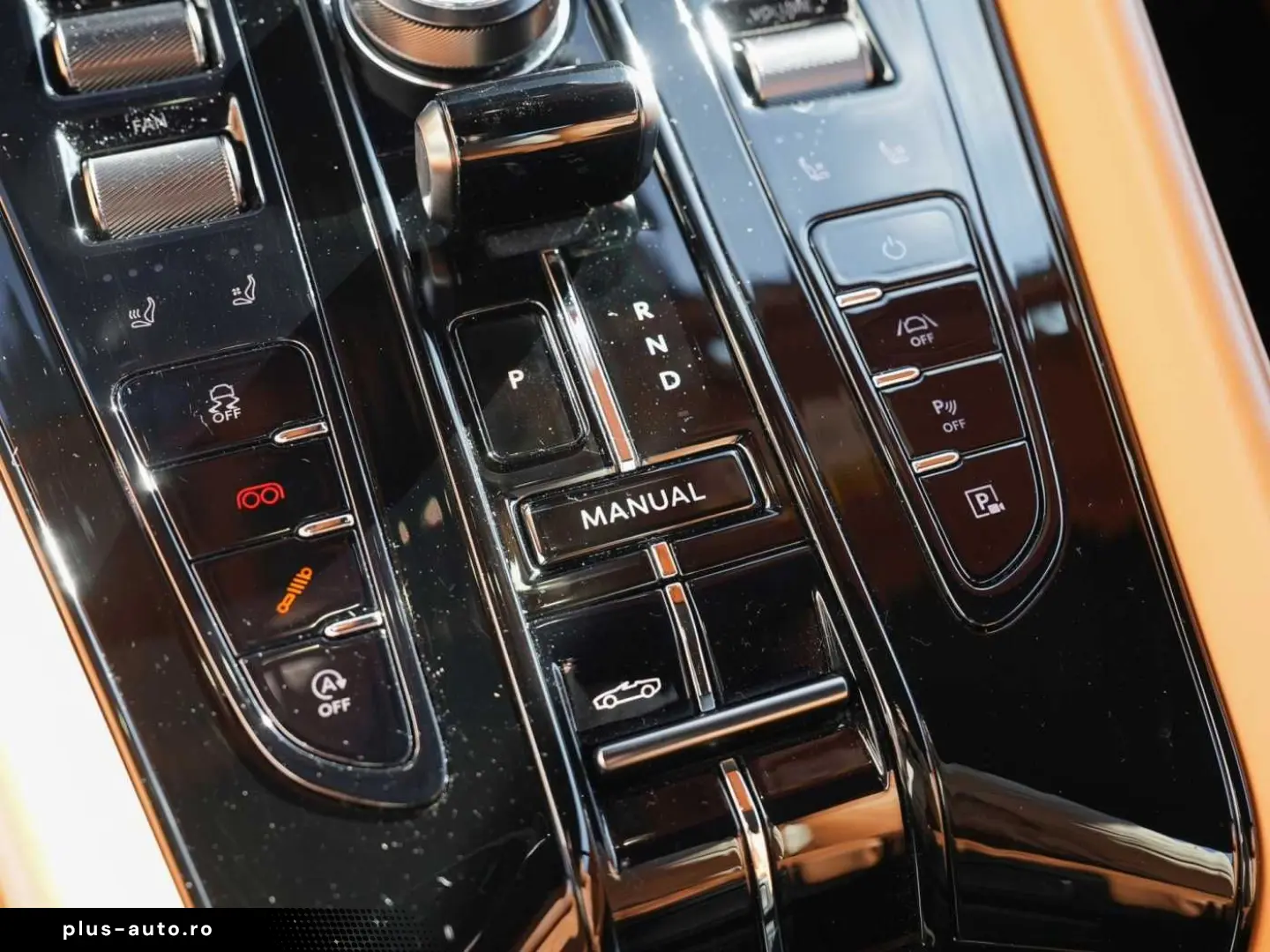 ASTON MARTIN DB12 Volante