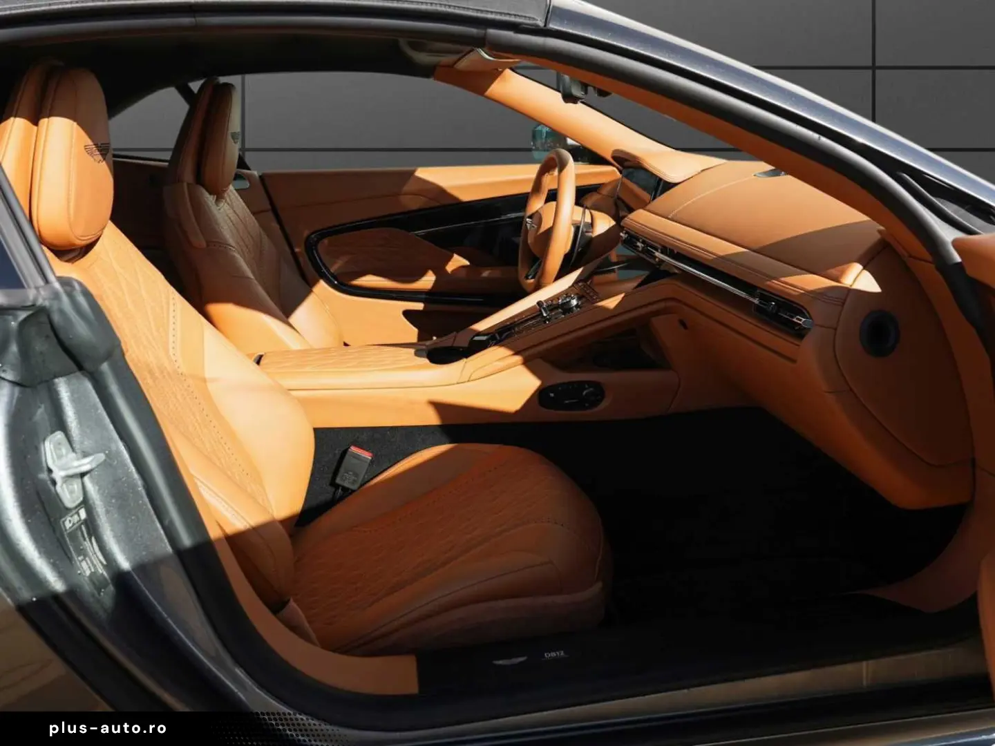 ASTON MARTIN DB12 Volante