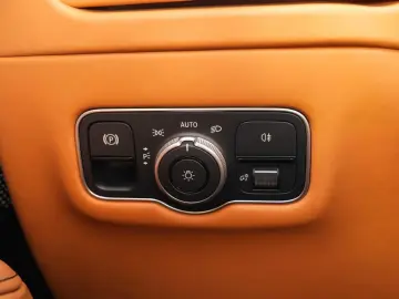 ASTON MARTIN DB12 Volante