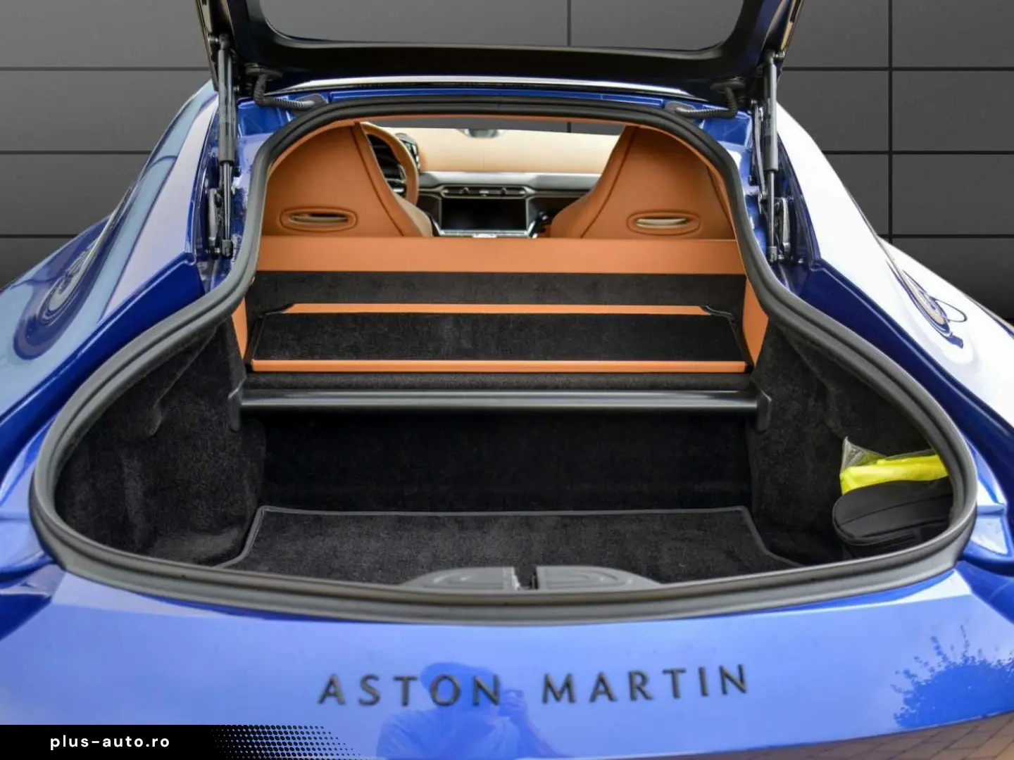 ASTON MARTIN NG V8 Vantage Coupé