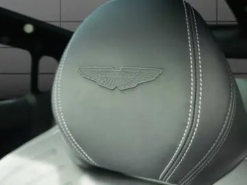 ASTON MARTIN DBX 550