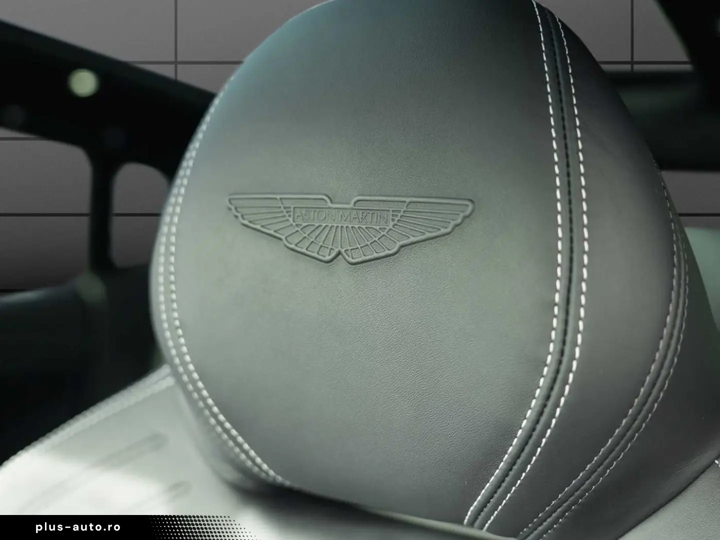 ASTON MARTIN DBX 550