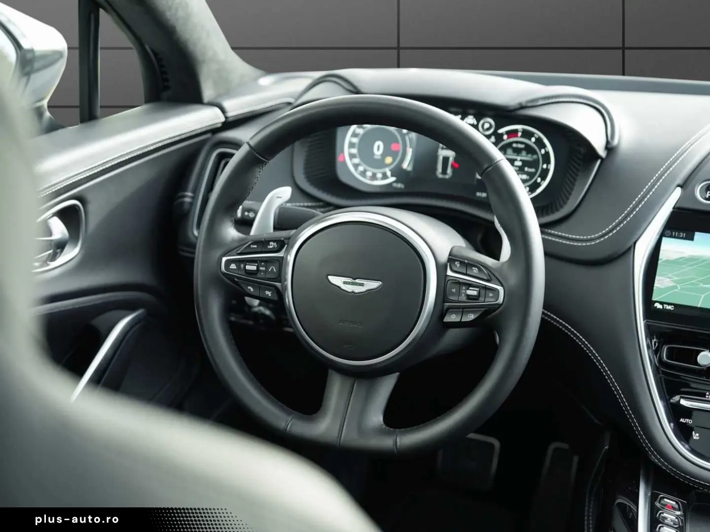 ASTON MARTIN DBX 550