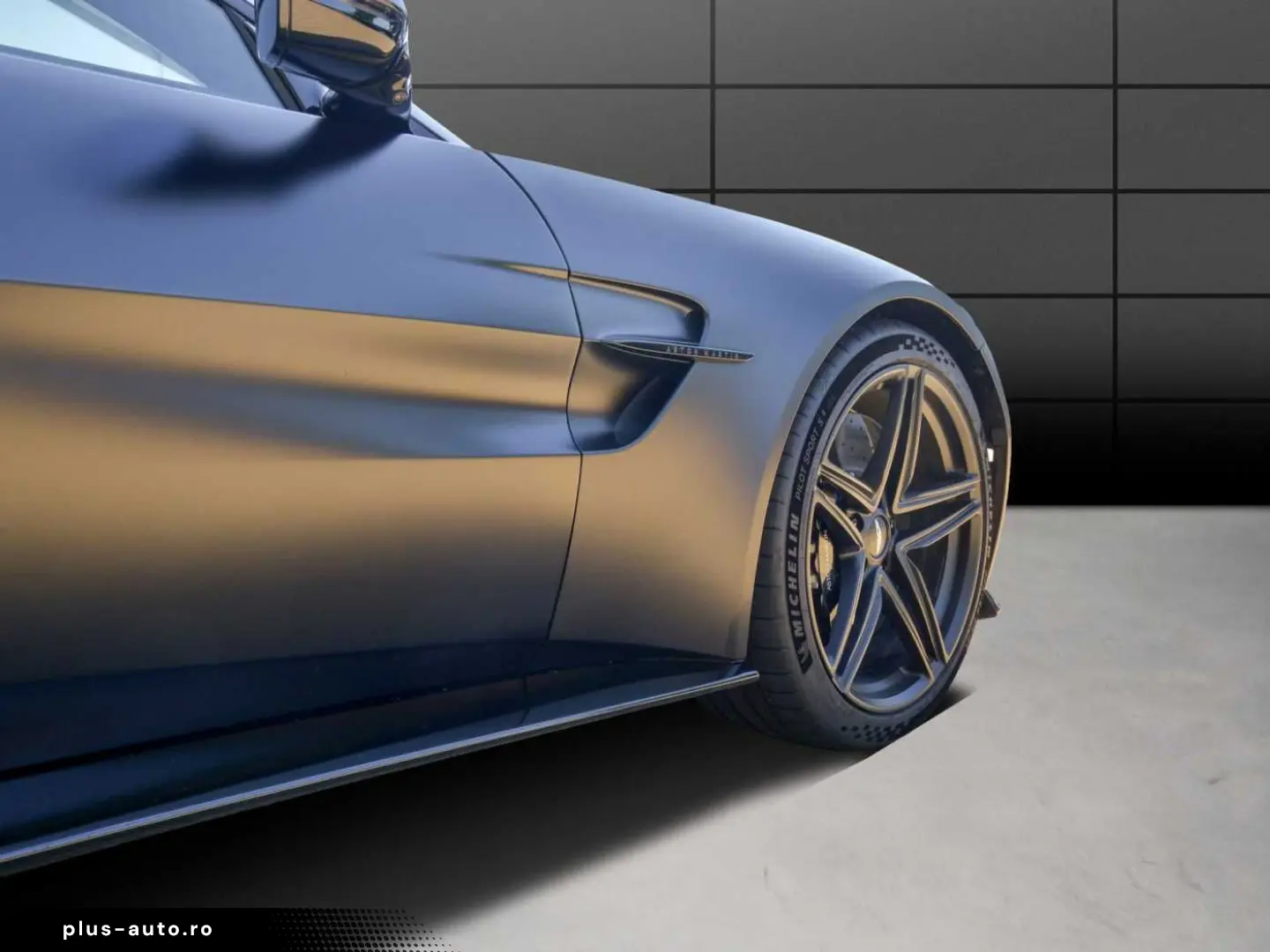 ASTON MARTIN V8 Vantage Coupe