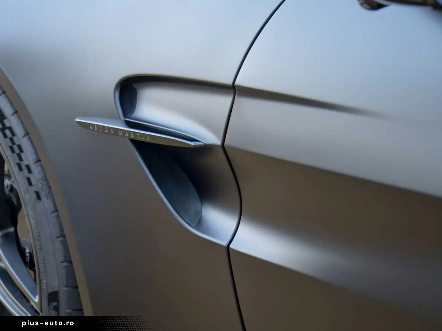 ASTON MARTIN V8 Vantage Coupe