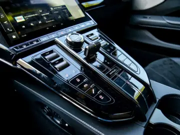 ASTON MARTIN V8 Vantage Coupe