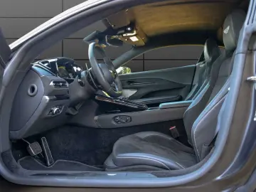 ASTON MARTIN V8 Vantage Coupe