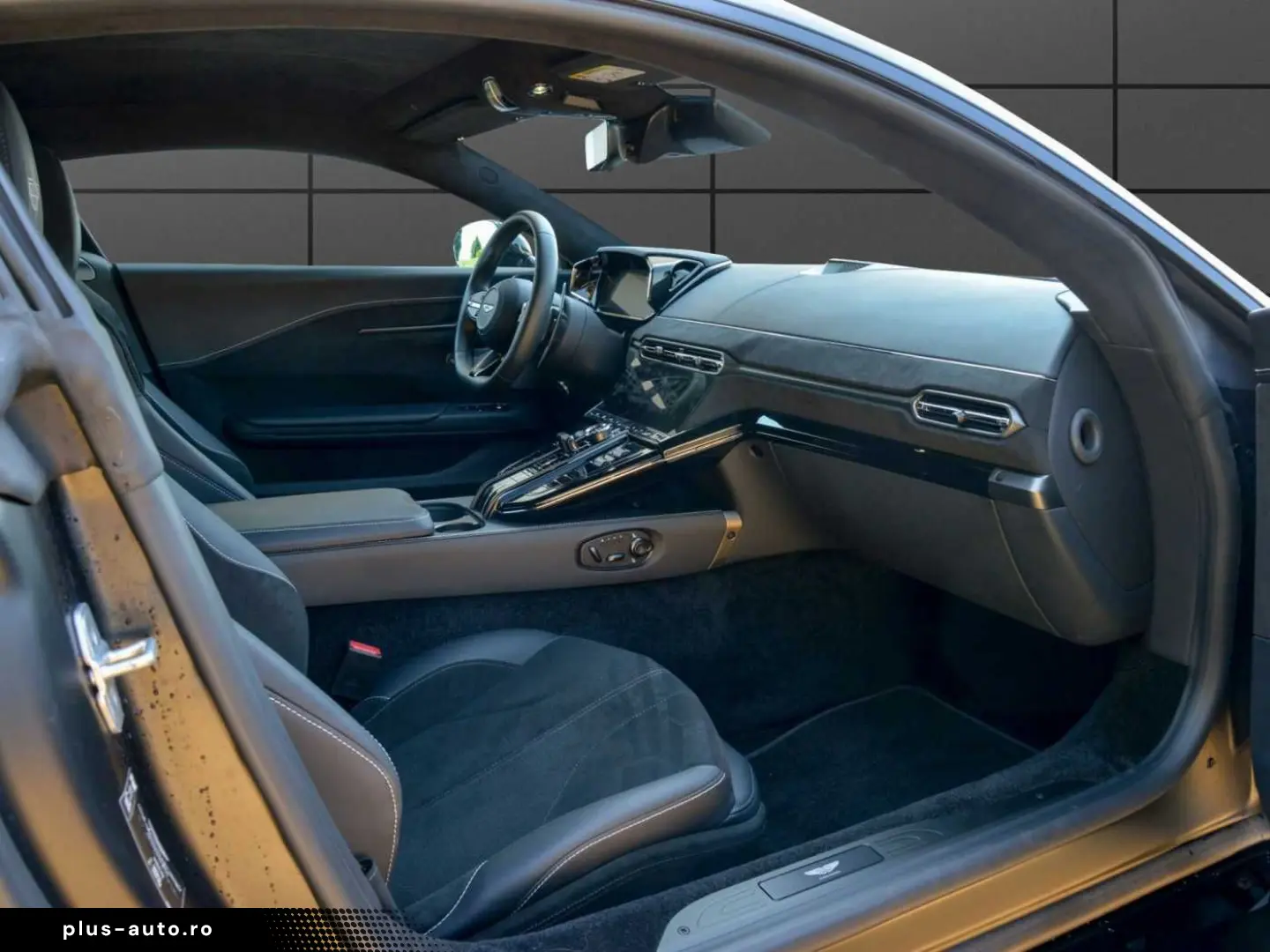 ASTON MARTIN V8 Vantage Coupe