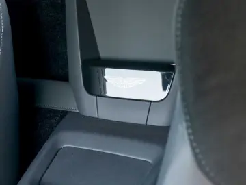 ASTON MARTIN V8 Vantage Coupe