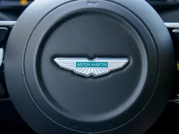 ASTON MARTIN V8 Vantage Coupe