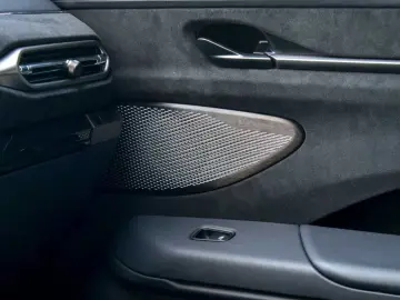 ASTON MARTIN V8 Vantage Coupe