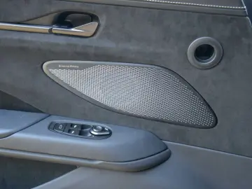 ASTON MARTIN V8 Vantage Coupe