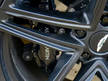 ASTON MARTIN V8 Vantage Coupe